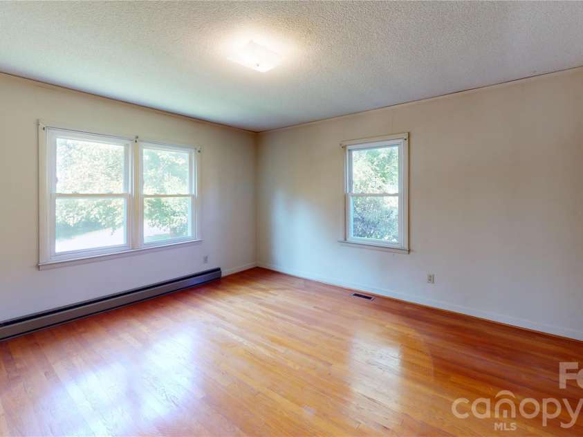 136 Marion Street, Marion, NC 28752.  MLS# CAR4419755, YatesRealty ID 48814. 