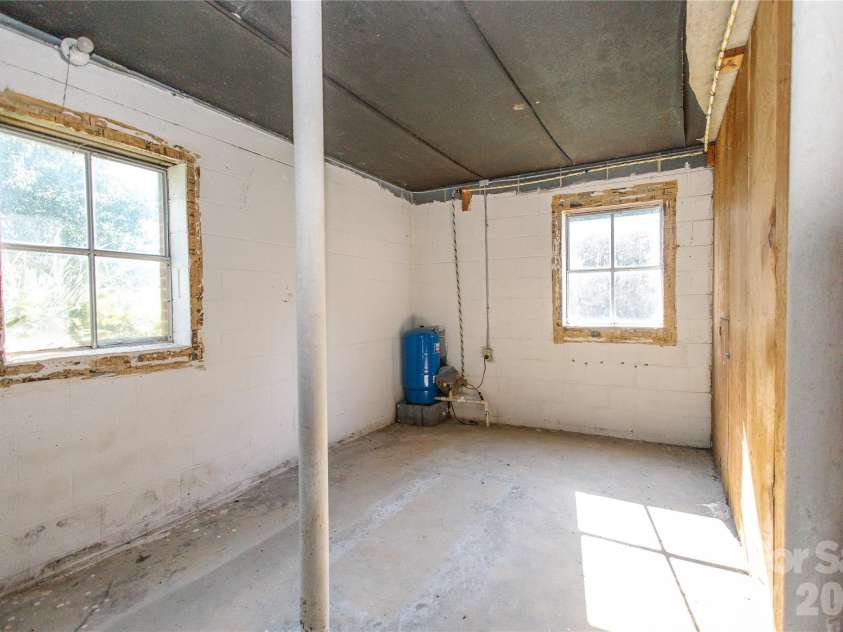 136 Marion Street, Marion, NC 28752.  MLS# CAR4419755, YatesRealty ID 48814. 