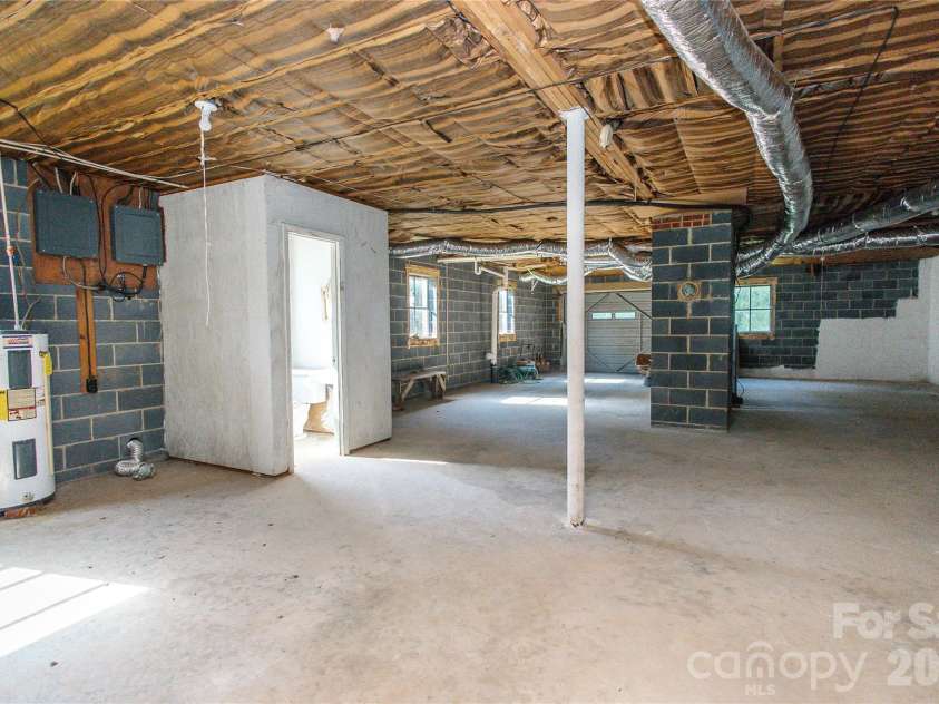 136 Marion Street, Marion, NC 28752.  MLS# CAR4419755, YatesRealty ID 48814. 