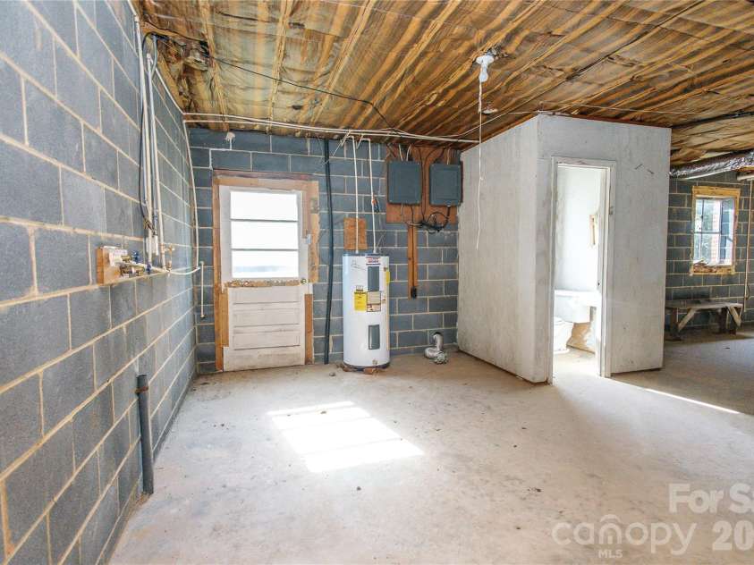 136 Marion Street, Marion, NC 28752.  MLS# CAR4419755, YatesRealty ID 48814. 
