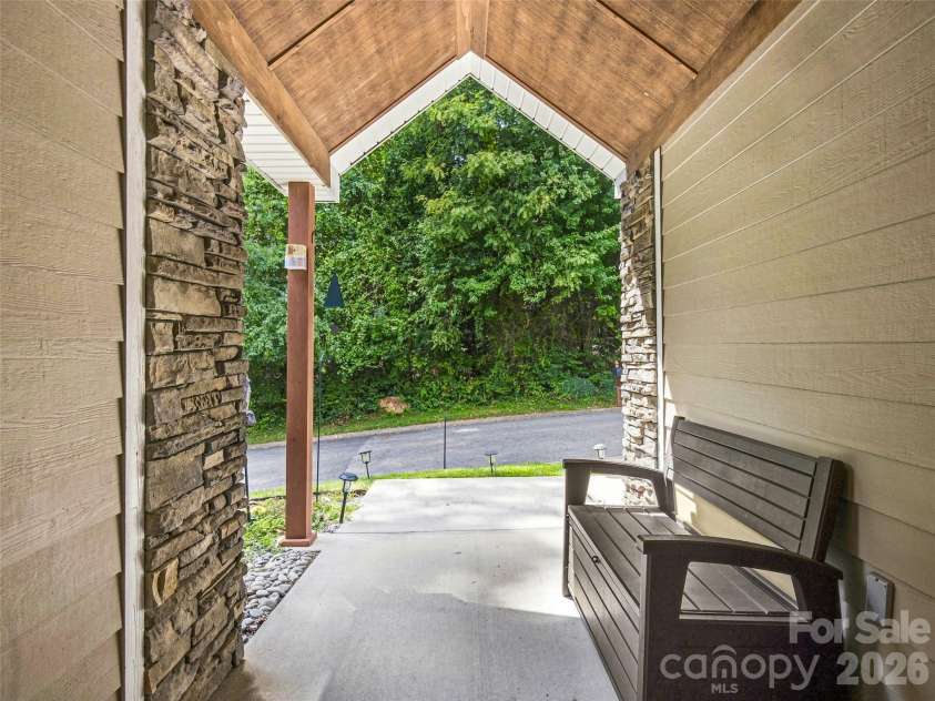 16 Jennlynn Drive, Arden, NC 28704.  MLS# CAR4390488, YatesRealty ID 48816. 