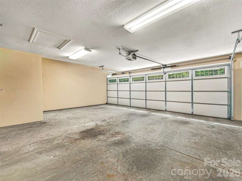16 Jennlynn Drive, Arden, NC 28704.  MLS# CAR4390488, YatesRealty ID 48816. 