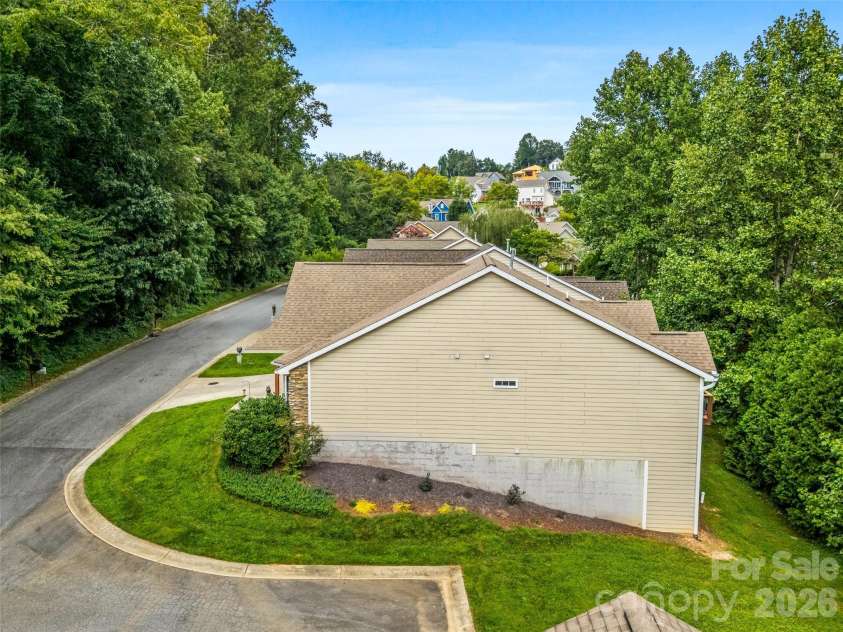16 Jennlynn Drive, Arden, NC 28704.  MLS# CAR4390488, YatesRealty ID 48816. 