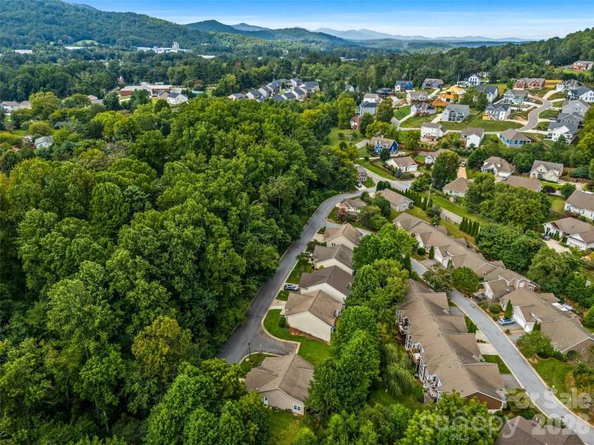 16 Jennlynn Drive, Arden, NC 28704.  MLS# CAR4390488, YatesRealty ID 48816. 