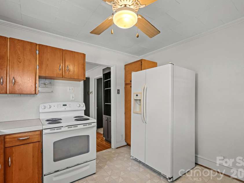 1127 Thompson Avenue, Charlotte, NC 28216.  MLS# CAR4420178, YatesRealty ID 48821. 