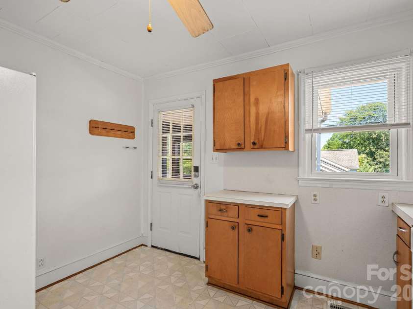 1127 Thompson Avenue, Charlotte, NC 28216.  MLS# CAR4420178, YatesRealty ID 48821. 