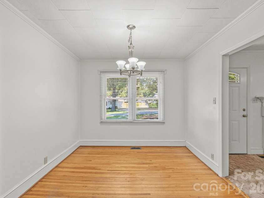 1127 Thompson Avenue, Charlotte, NC 28216.  MLS# CAR4420178, YatesRealty ID 48821. 