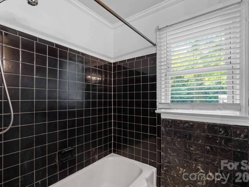 1127 Thompson Avenue, Charlotte, NC 28216.  MLS# CAR4420178, YatesRealty ID 48821. 