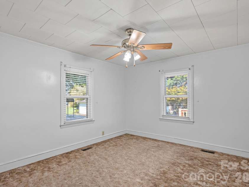 1127 Thompson Avenue, Charlotte, NC 28216.  MLS# CAR4420178, YatesRealty ID 48821. 