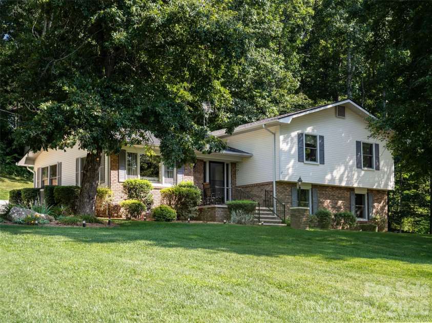 1 Morris Drive, Weaverville, NC 28787.  MLS# CAR4420756, YatesRealty ID 48822. 