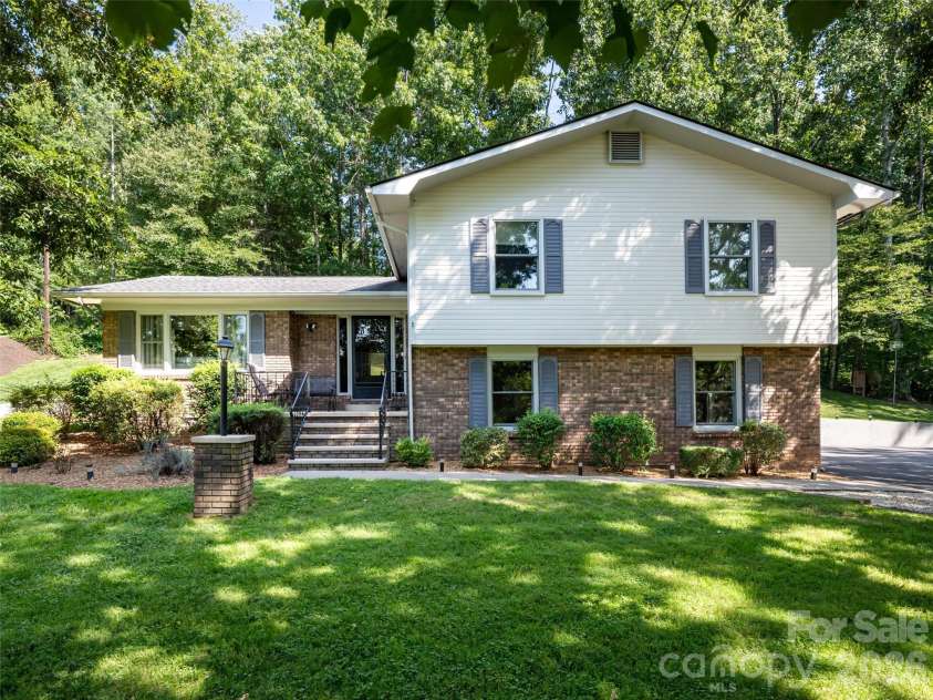 1 Morris Drive, Weaverville, NC 28787.  MLS# CAR4420756, YatesRealty ID 48822. 