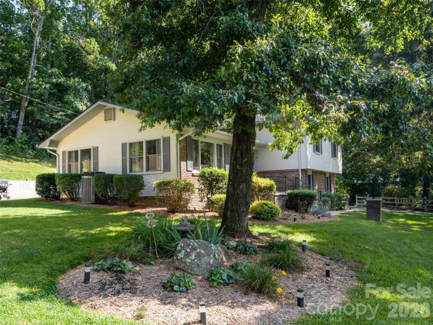 1 Morris Drive, Weaverville, NC 28787.  MLS# CAR4420756, YatesRealty ID 48822. 