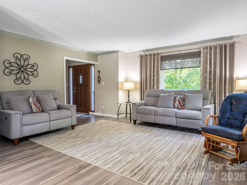 1 Morris Drive, Weaverville, NC 28787.  MLS# CAR4420756, YatesRealty ID 48822. 