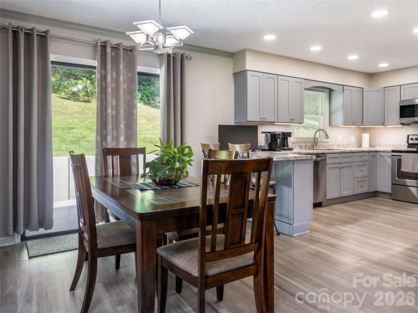 1 Morris Drive, Weaverville, NC 28787.  MLS# CAR4420756, YatesRealty ID 48822. 