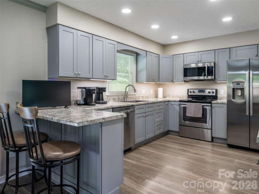 1 Morris Drive, Weaverville, NC 28787.  MLS# CAR4420756, YatesRealty ID 48822. 