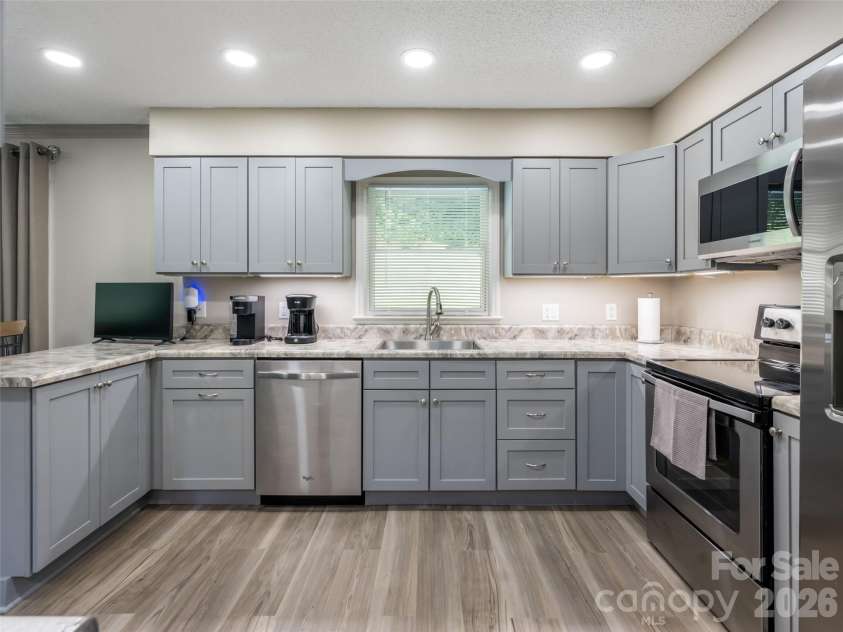 1 Morris Drive, Weaverville, NC 28787.  MLS# CAR4420756, YatesRealty ID 48822. 
