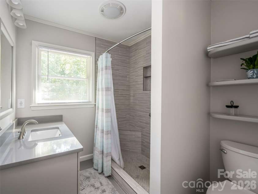 1 Morris Drive, Weaverville, NC 28787.  MLS# CAR4420756, YatesRealty ID 48822. 