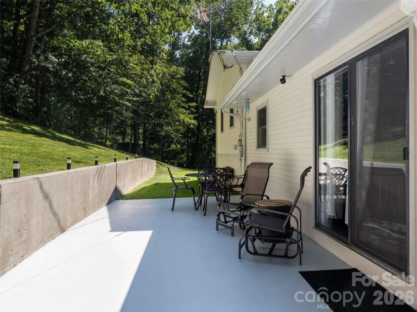 1 Morris Drive, Weaverville, NC 28787.  MLS# CAR4420756, YatesRealty ID 48822. 