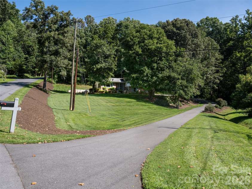 1 Morris Drive, Weaverville, NC 28787.  MLS# CAR4420756, YatesRealty ID 48822. 