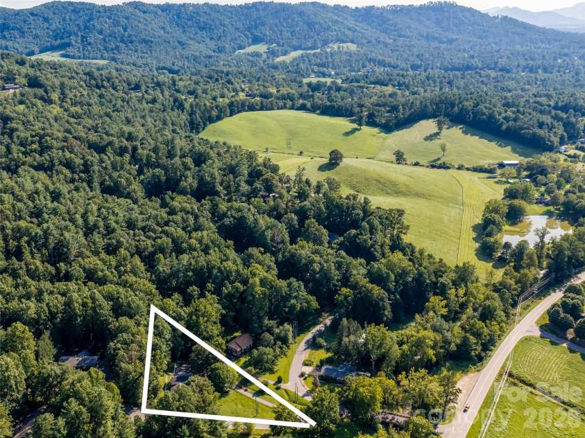 1 Morris Drive, Weaverville, NC 28787.  MLS# CAR4420756, YatesRealty ID 48822. 