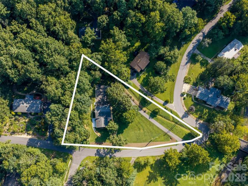 1 Morris Drive, Weaverville, NC 28787.  MLS# CAR4420756, YatesRealty ID 48822. 