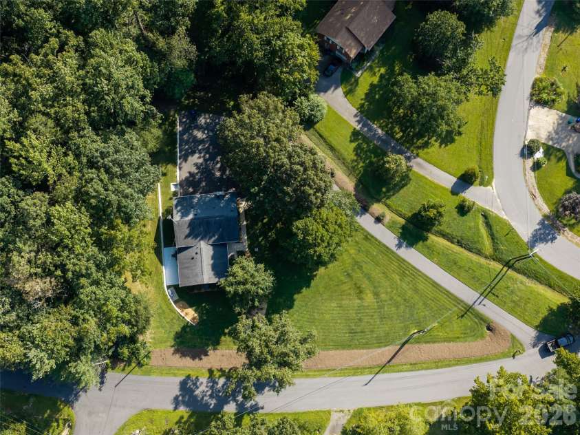 1 Morris Drive, Weaverville, NC 28787.  MLS# CAR4420756, YatesRealty ID 48822. 