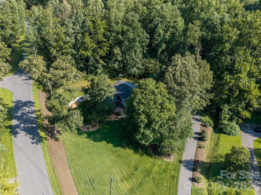 1 Morris Drive, Weaverville, NC 28787.  MLS# CAR4420756, YatesRealty ID 48822. 