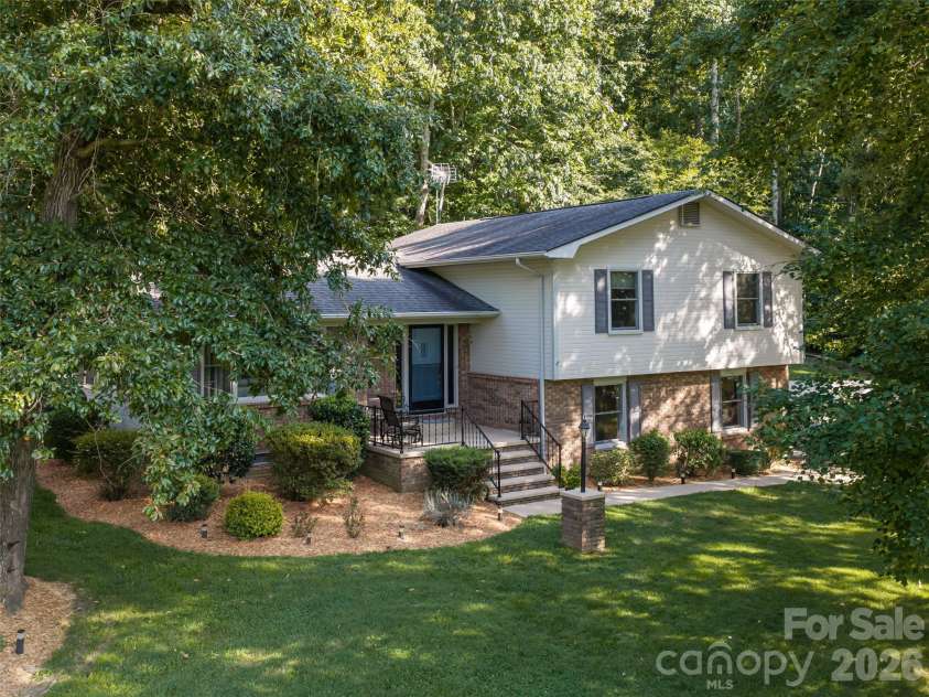 1 Morris Drive, Weaverville, NC 28787.  MLS# CAR4420756, YatesRealty ID 48822. 