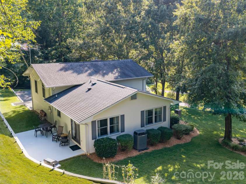 1 Morris Drive, Weaverville, NC 28787.  MLS# CAR4420756, YatesRealty ID 48822. 