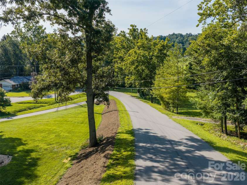 1 Morris Drive, Weaverville, NC 28787.  MLS# CAR4420756, YatesRealty ID 48822. 