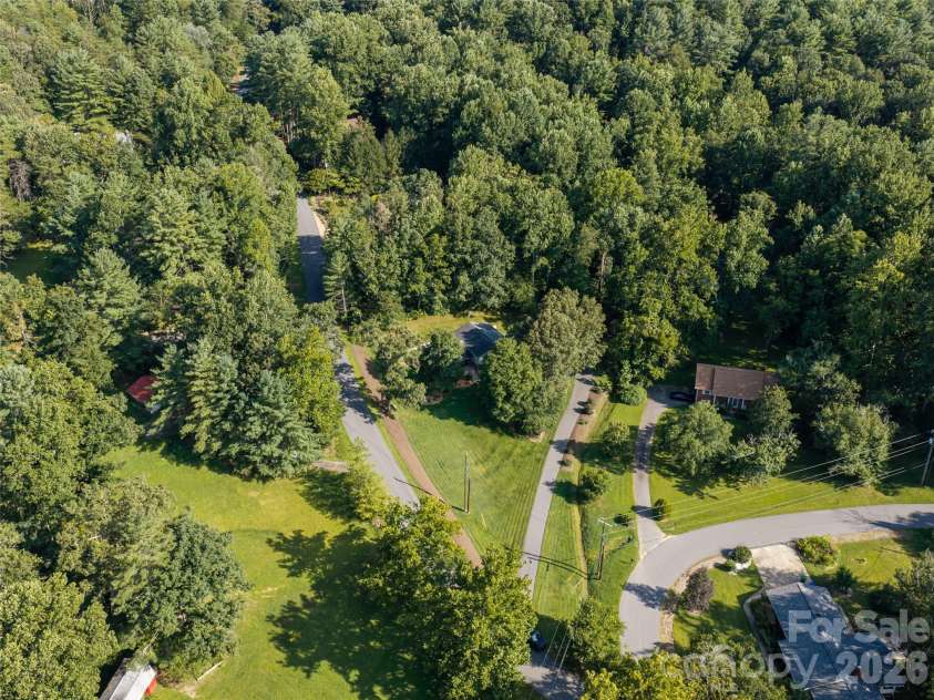 1 Morris Drive, Weaverville, NC 28787.  MLS# CAR4420756, YatesRealty ID 48822. 