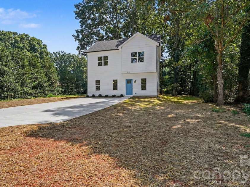 113 Little John Road, Statesville, NC 28625.  MLS# CAR4419956, YatesRealty ID 48824. 