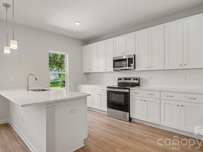 113 Little John Road, Statesville, NC 28625.  MLS# CAR4419956, YatesRealty ID 48824. 