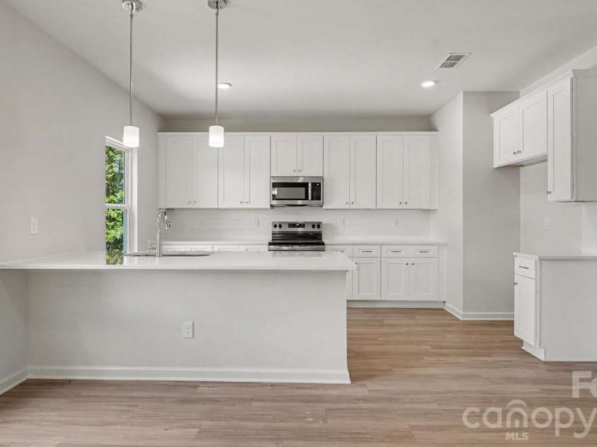 113 Little John Road, Statesville, NC 28625.  MLS# CAR4419956, YatesRealty ID 48824. 