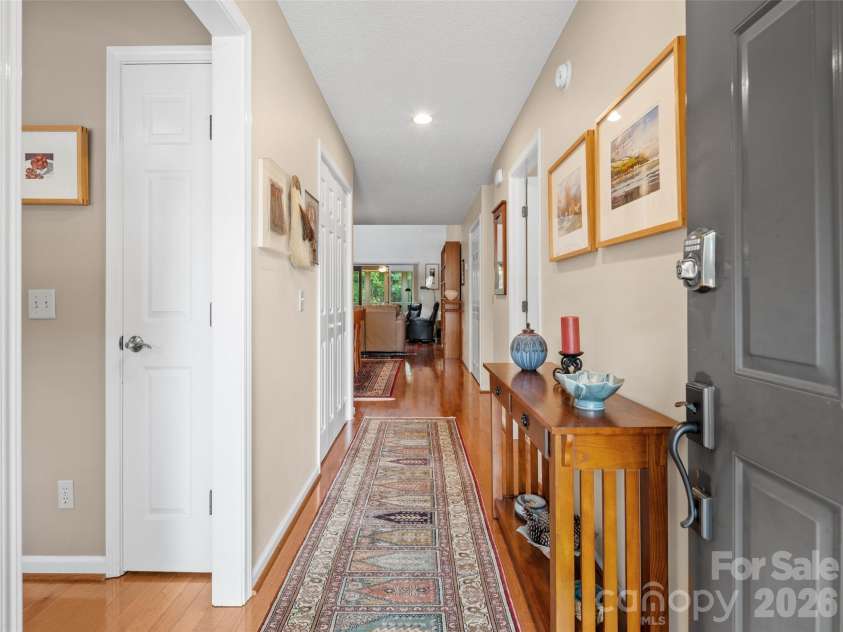 405 Red Oak Drive, Hendersonville, NC 28791.  MLS# CAR4421431, YatesRealty ID 48825. 