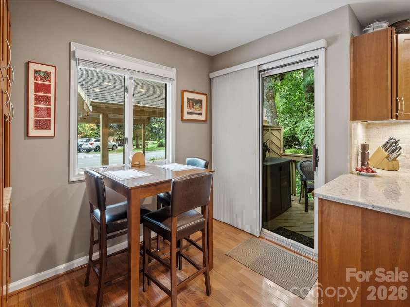 405 Red Oak Drive, Hendersonville, NC 28791.  MLS# CAR4421431, YatesRealty ID 48825. 