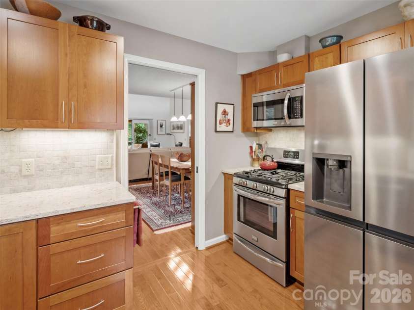 405 Red Oak Drive, Hendersonville, NC 28791.  MLS# CAR4421431, YatesRealty ID 48825. 