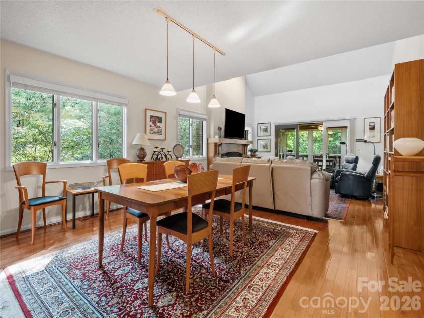 405 Red Oak Drive, Hendersonville, NC 28791.  MLS# CAR4421431, YatesRealty ID 48825. 