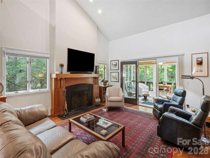 405 Red Oak Drive, Hendersonville, NC 28791.  MLS# CAR4421431, YatesRealty ID 48825. 