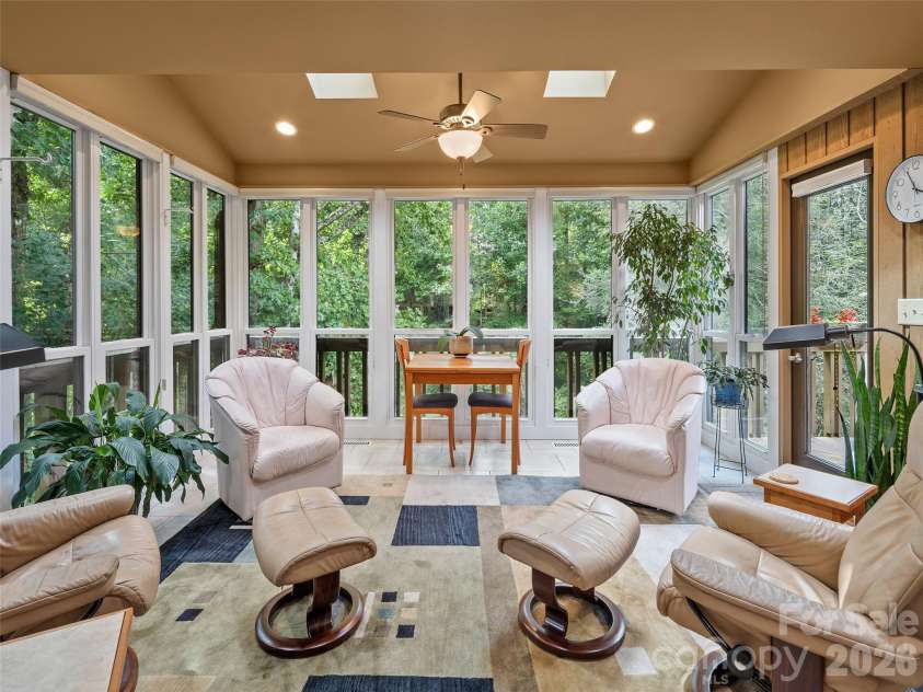 405 Red Oak Drive, Hendersonville, NC 28791.  MLS# CAR4421431, YatesRealty ID 48825. 