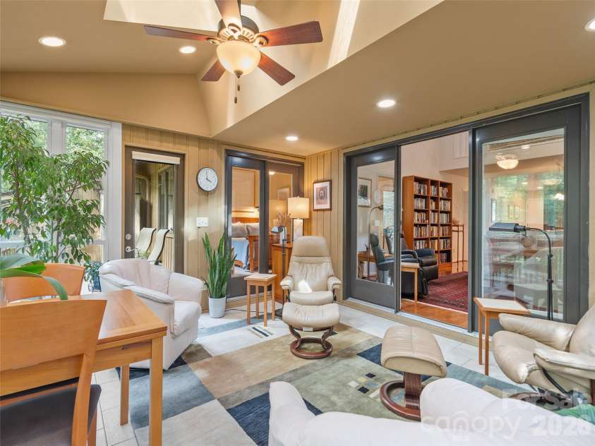 405 Red Oak Drive, Hendersonville, NC 28791.  MLS# CAR4421431, YatesRealty ID 48825. 