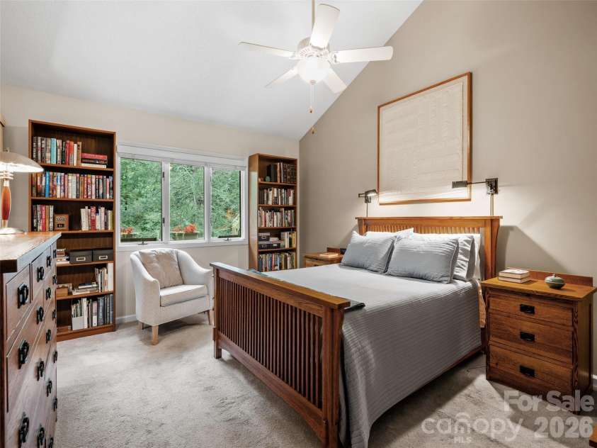 405 Red Oak Drive, Hendersonville, NC 28791.  MLS# CAR4421431, YatesRealty ID 48825. 