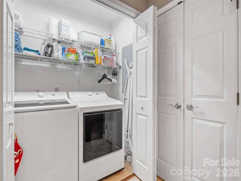 405 Red Oak Drive, Hendersonville, NC 28791.  MLS# CAR4421431, YatesRealty ID 48825. 