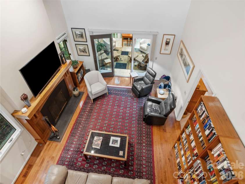 405 Red Oak Drive, Hendersonville, NC 28791.  MLS# CAR4421431, YatesRealty ID 48825. 
