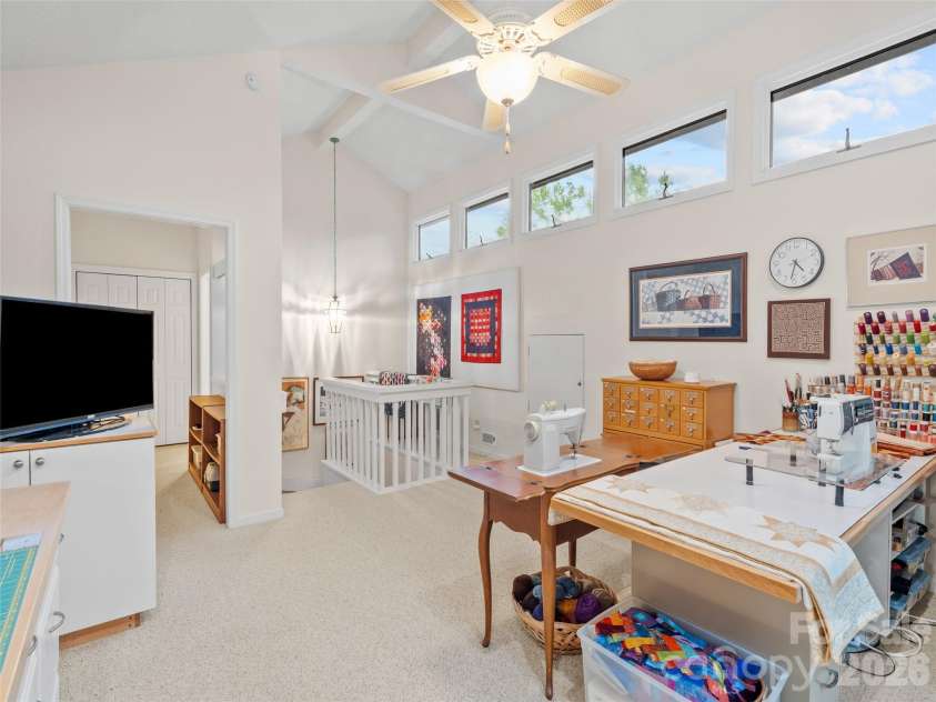 405 Red Oak Drive, Hendersonville, NC 28791.  MLS# CAR4421431, YatesRealty ID 48825. 