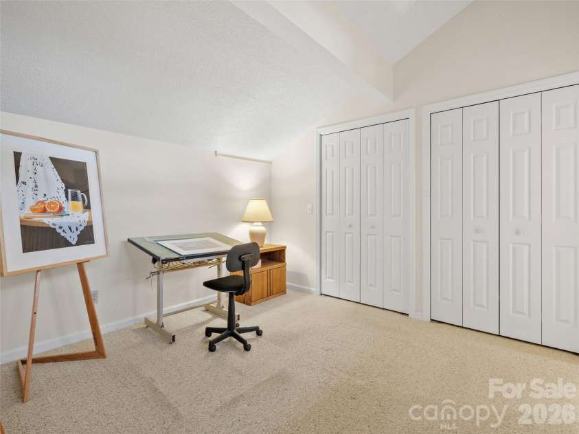 405 Red Oak Drive, Hendersonville, NC 28791.  MLS# CAR4421431, YatesRealty ID 48825. 