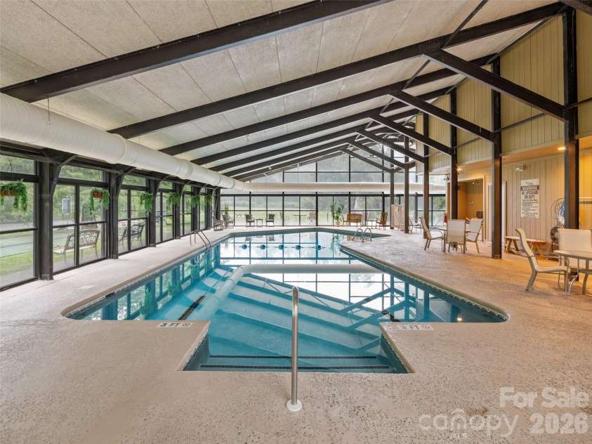 405 Red Oak Drive, Hendersonville, NC 28791.  MLS# CAR4421431, YatesRealty ID 48825. 