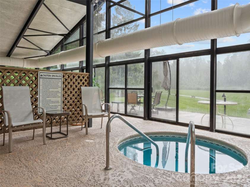405 Red Oak Drive, Hendersonville, NC 28791.  MLS# CAR4421431, YatesRealty ID 48825. 
