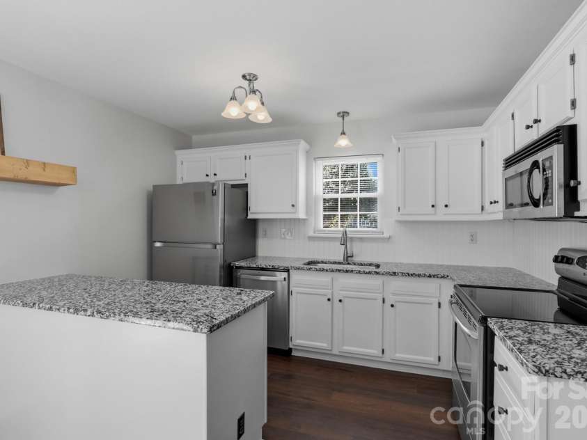 8219 Golf Ridge Drive, Charlotte, NC 28277.  MLS# CAR4420647, YatesRealty ID 48826. 