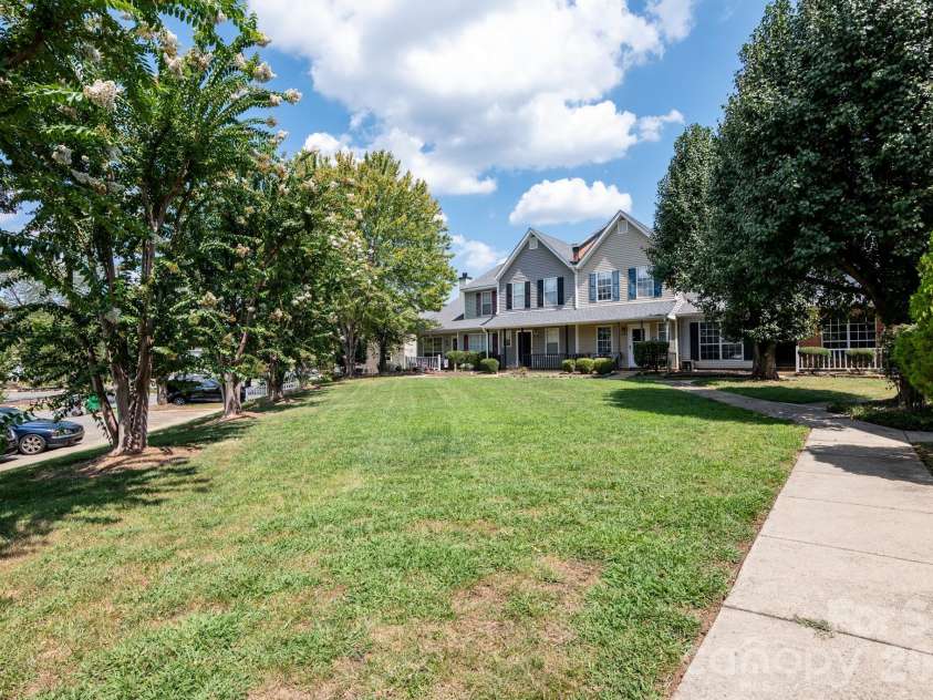 8219 Golf Ridge Drive, Charlotte, NC 28277.  MLS# CAR4420647, YatesRealty ID 48826. 